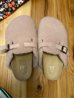 Gap girls clogs